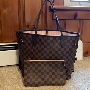 Louis Vuitton, NEVERFULL MM with wallet insert
